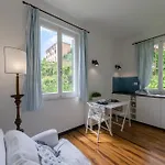 Vernazza Apartments 公寓