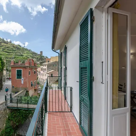 Vernazza Apartments *