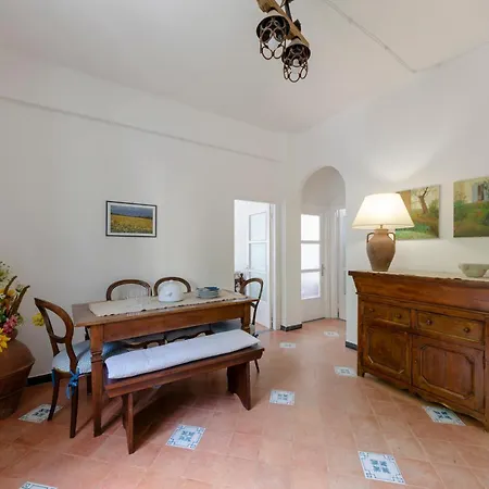 Vernazza Apartments *