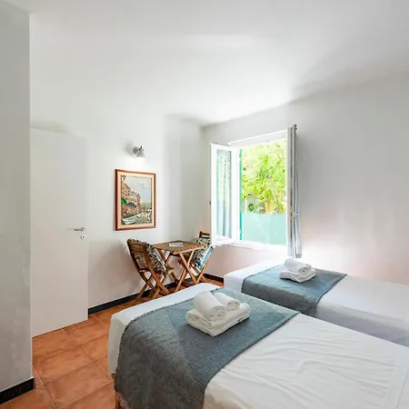 Vernazza Apartments * 베르나차
