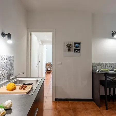 Vernazza Apartments *