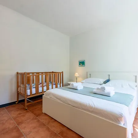 Vernazza Apartments *