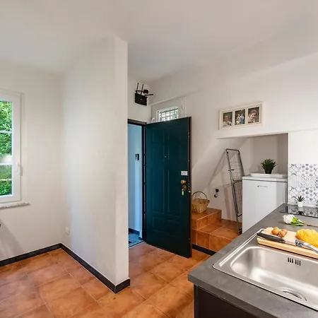 Vernazza Apartments *