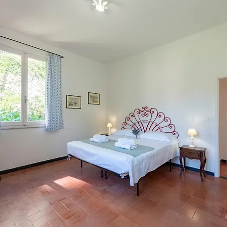 Vernazza Apartments *