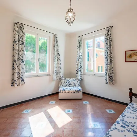 Vernazza Apartments
