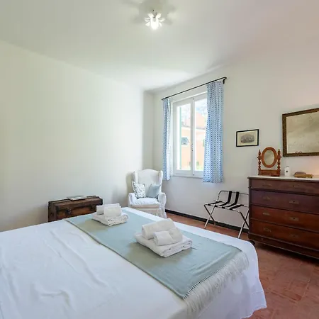 Vernazza Apartments *