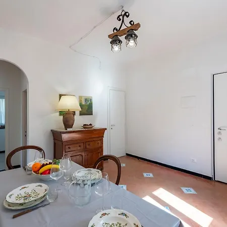 Vernazza Apartments *