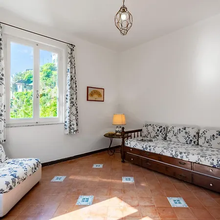 Vernazza Apartments *