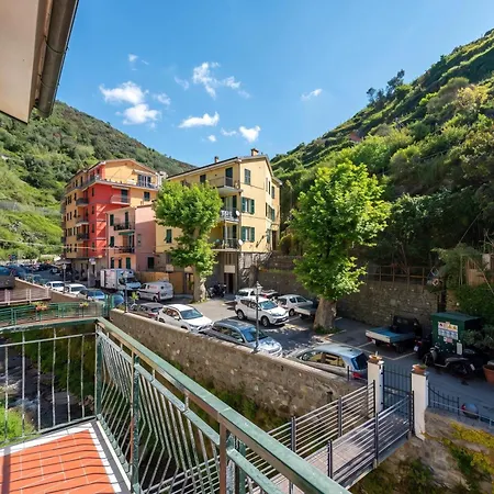 Vernazza Apartments *