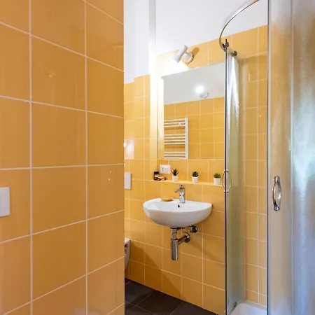 Vernazza Apartments *
