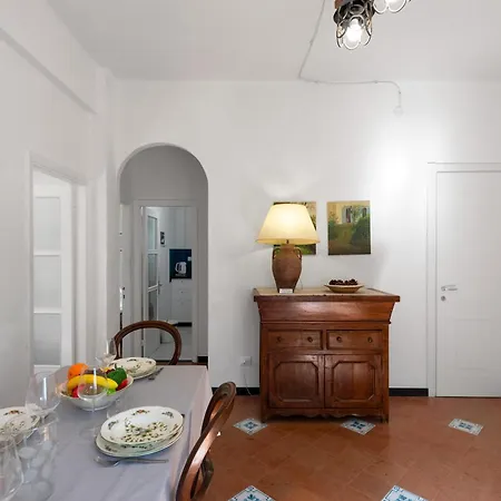 Vernazza Apartments *