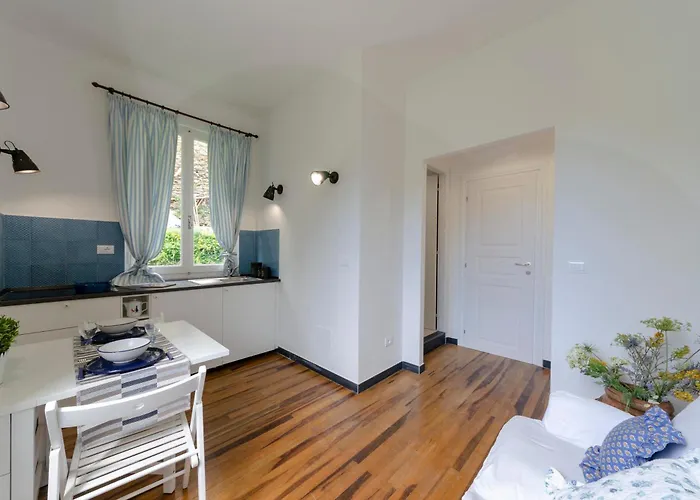 Vernazza Apartments *