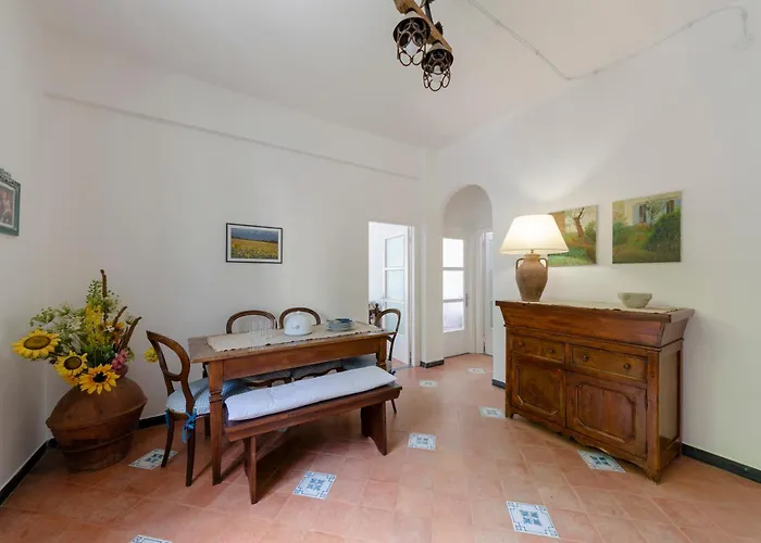 Vernazza Apartments *