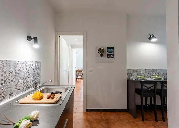 Vernazza Apartments *