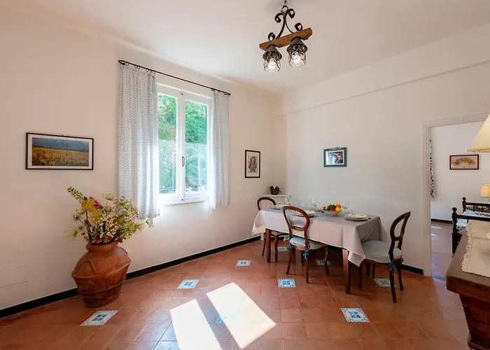 Vernazza Apartments Apartmán *