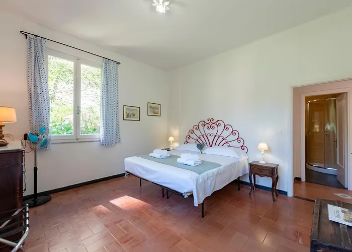 Vernazza Apartments *