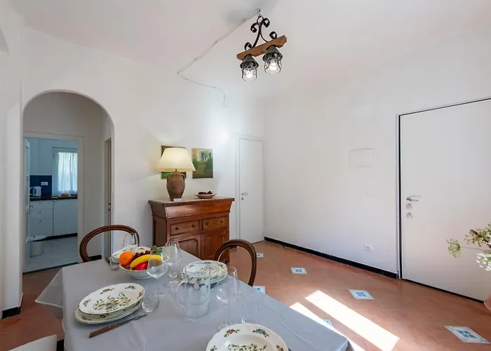 Vernazza Apartments *